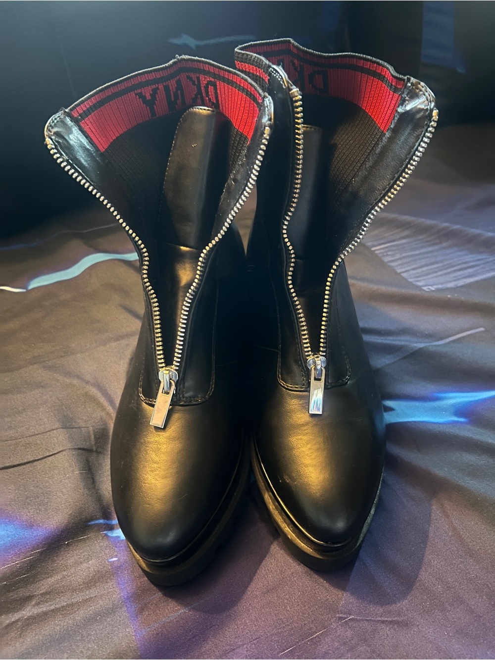 “ DKNY”Black Leather Front-Zip Combat Boots with Red Lining